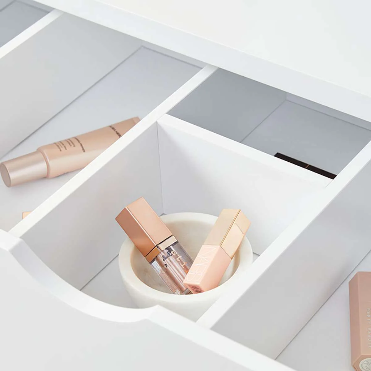 Make-Up Table - Image 10