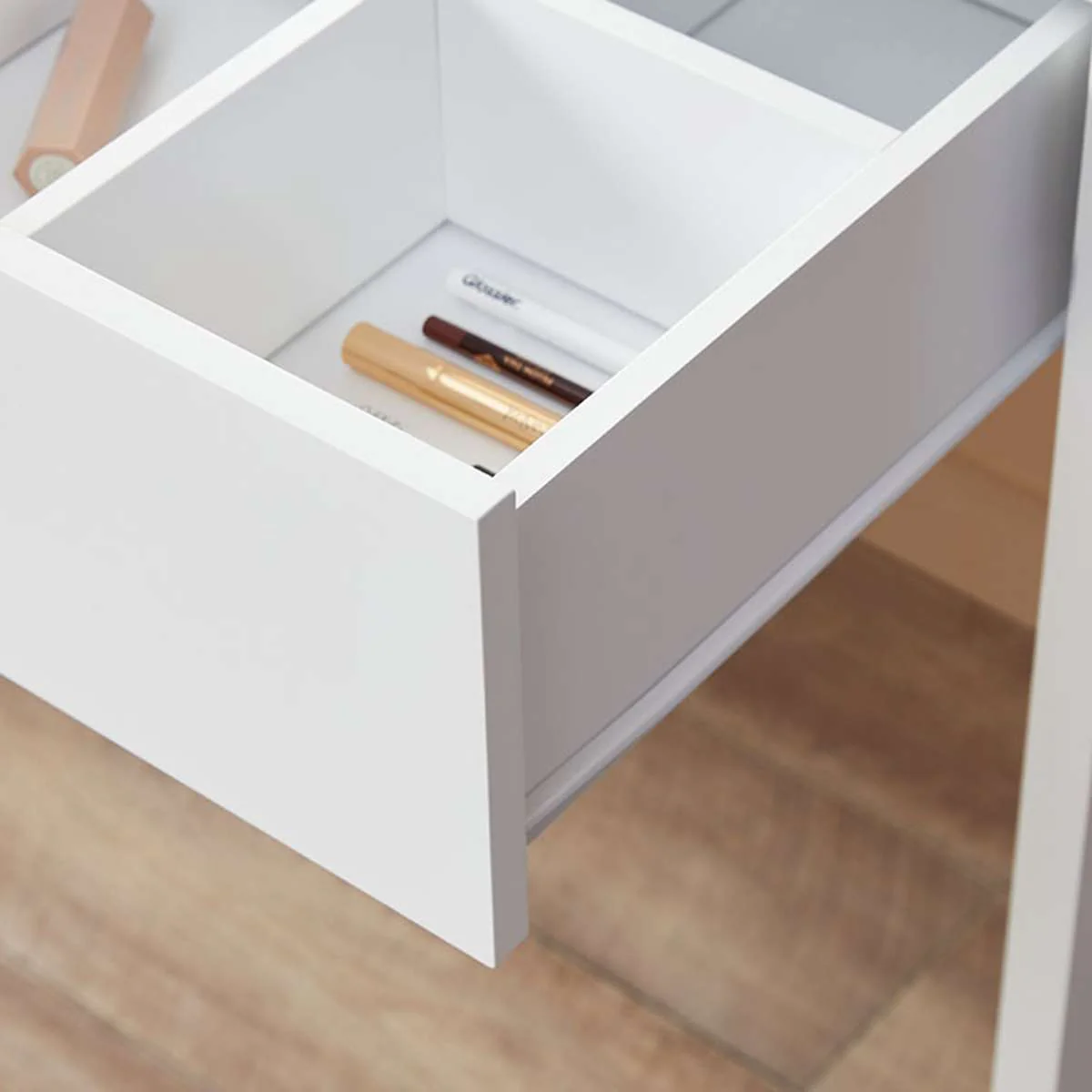 Make-Up Table - Image 12