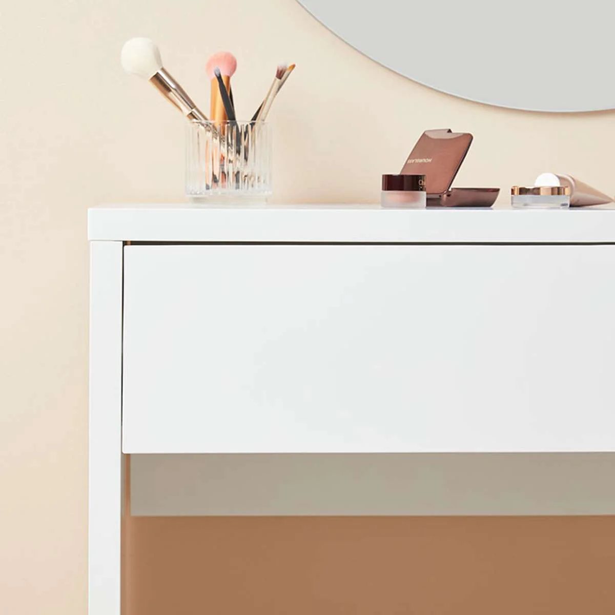Make-Up Table - Image 5
