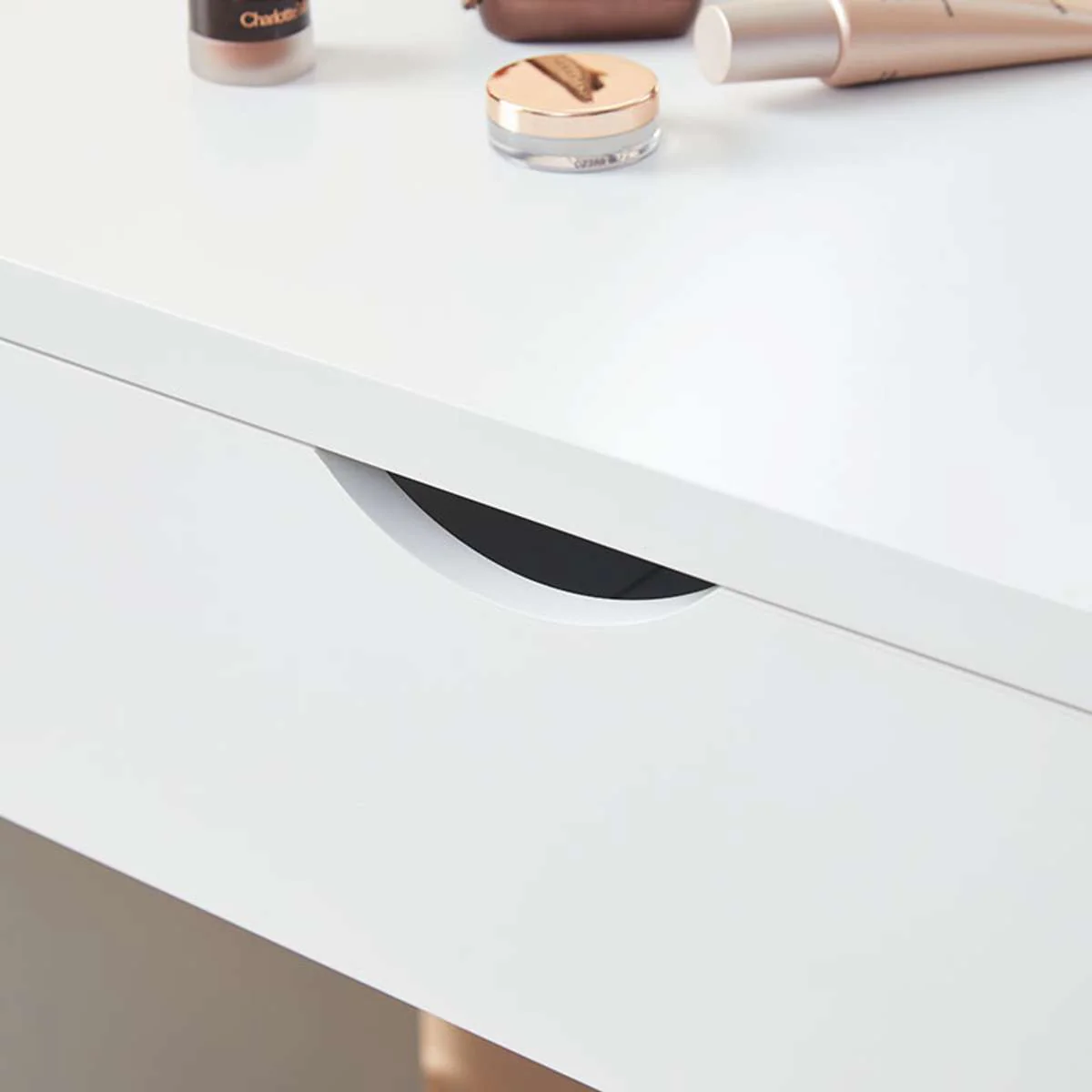 Make-Up Table - Image 8