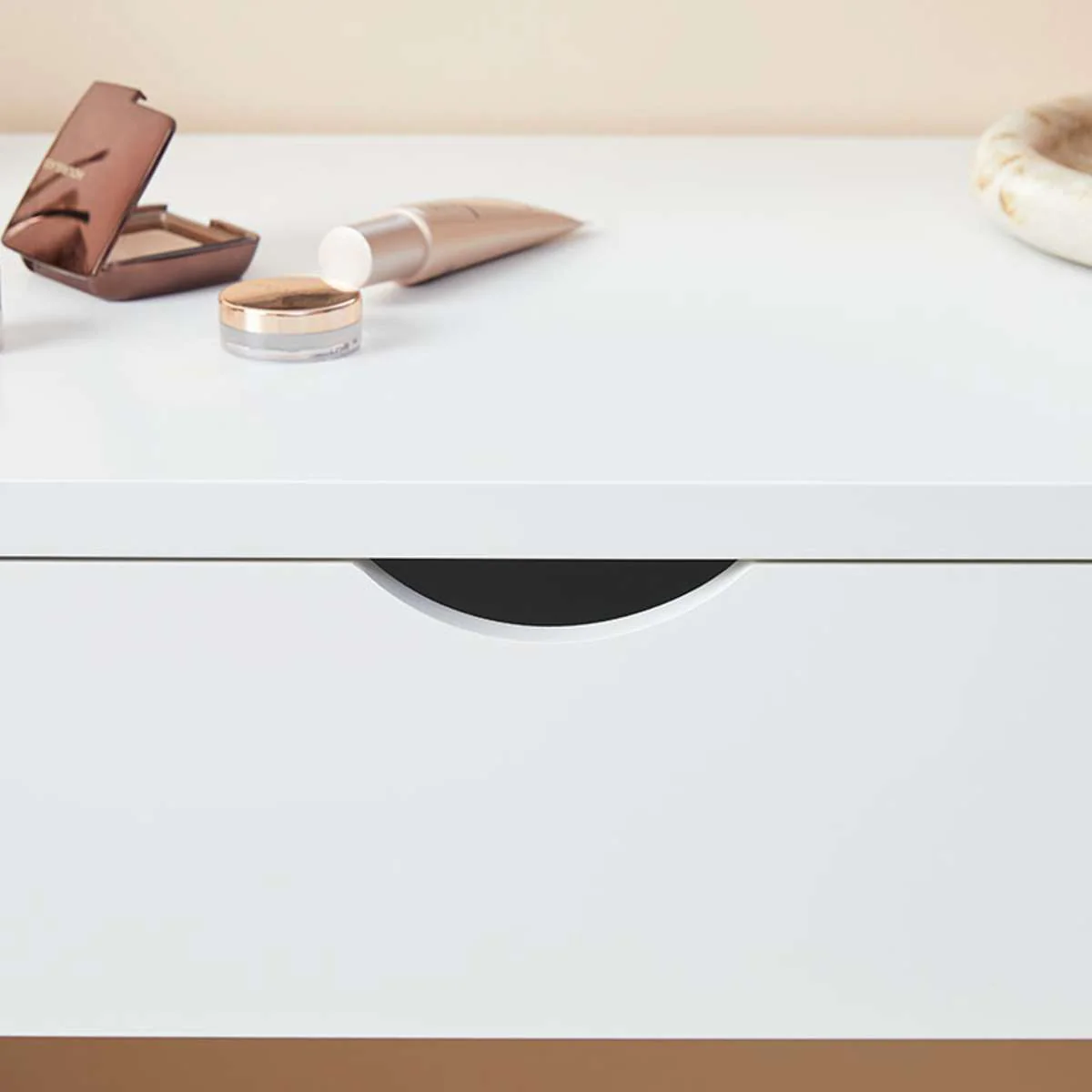 Make-Up Table - Image 9